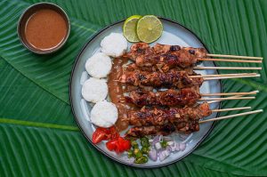 sate (10 Makanan Tradisional Indonesia)